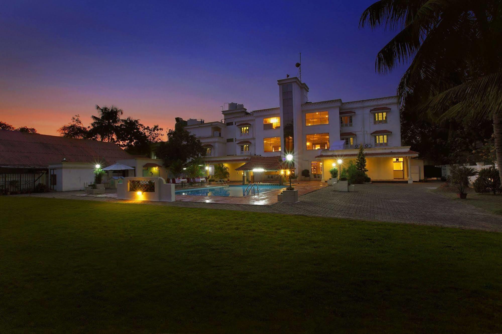 Quality Airport Hotels Nedumbassery Extérieur photo