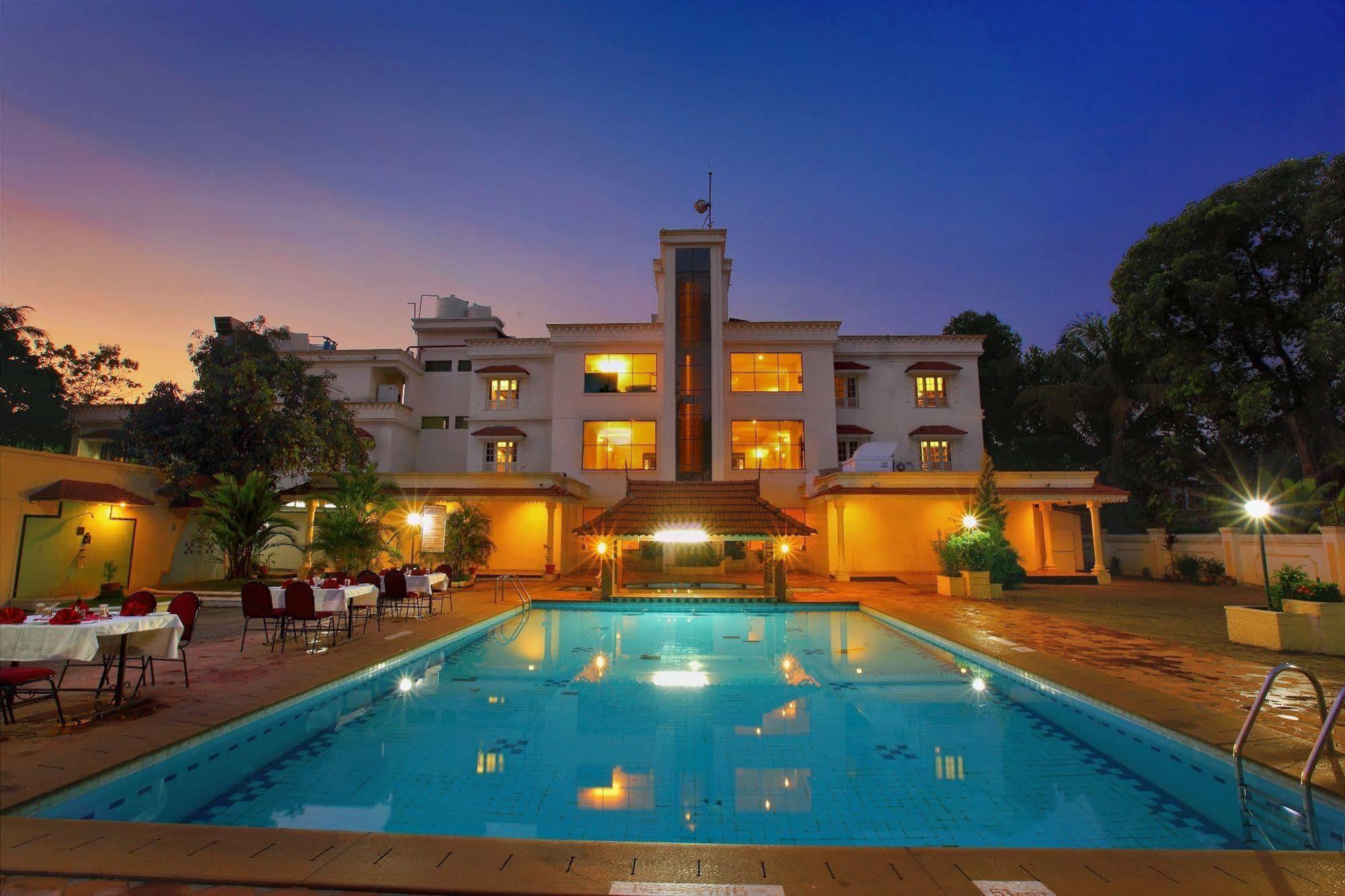 Quality Airport Hotels Nedumbassery Extérieur photo